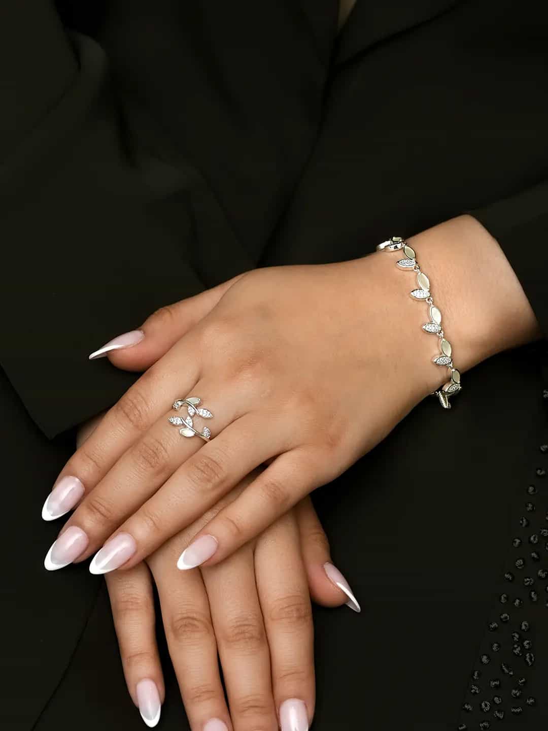 Elegant Folia Ring by Chic